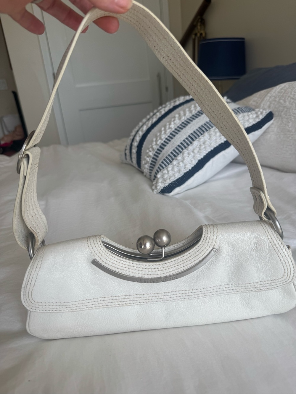 Classic Charles David White Leather Shoulder Bag